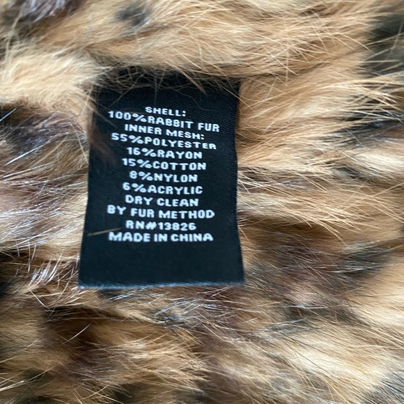 Elegant Marcus Adler Colorblock Rabbit Fur Vest: One-Size Wonder - Picture 4 of 7